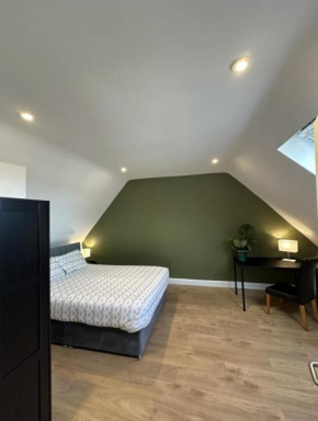 Top Floor Central Apartment